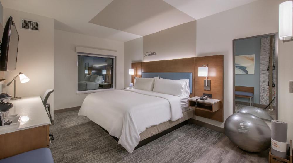 Standard King Room interior