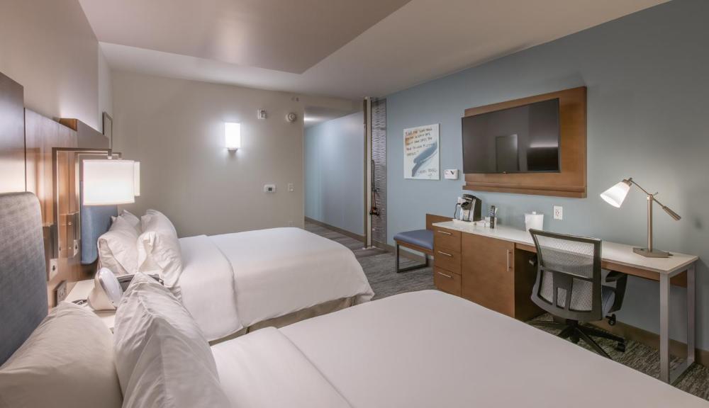 Standard Queen Room with Two Queen Beds interior